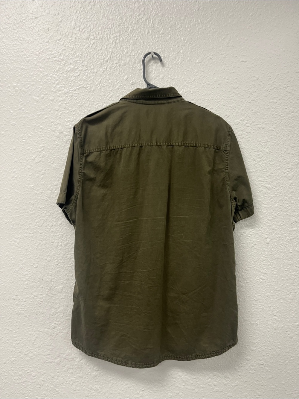Rock & Republic Olive Button-Up Shirt
#1057 - Picture 2 of 3